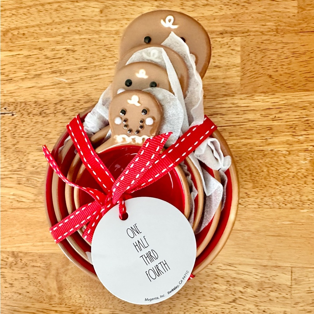 Rae Dunn Christmas Gingerbread Set of 4 Ceramic Measuring Cups BRAND NEW!!